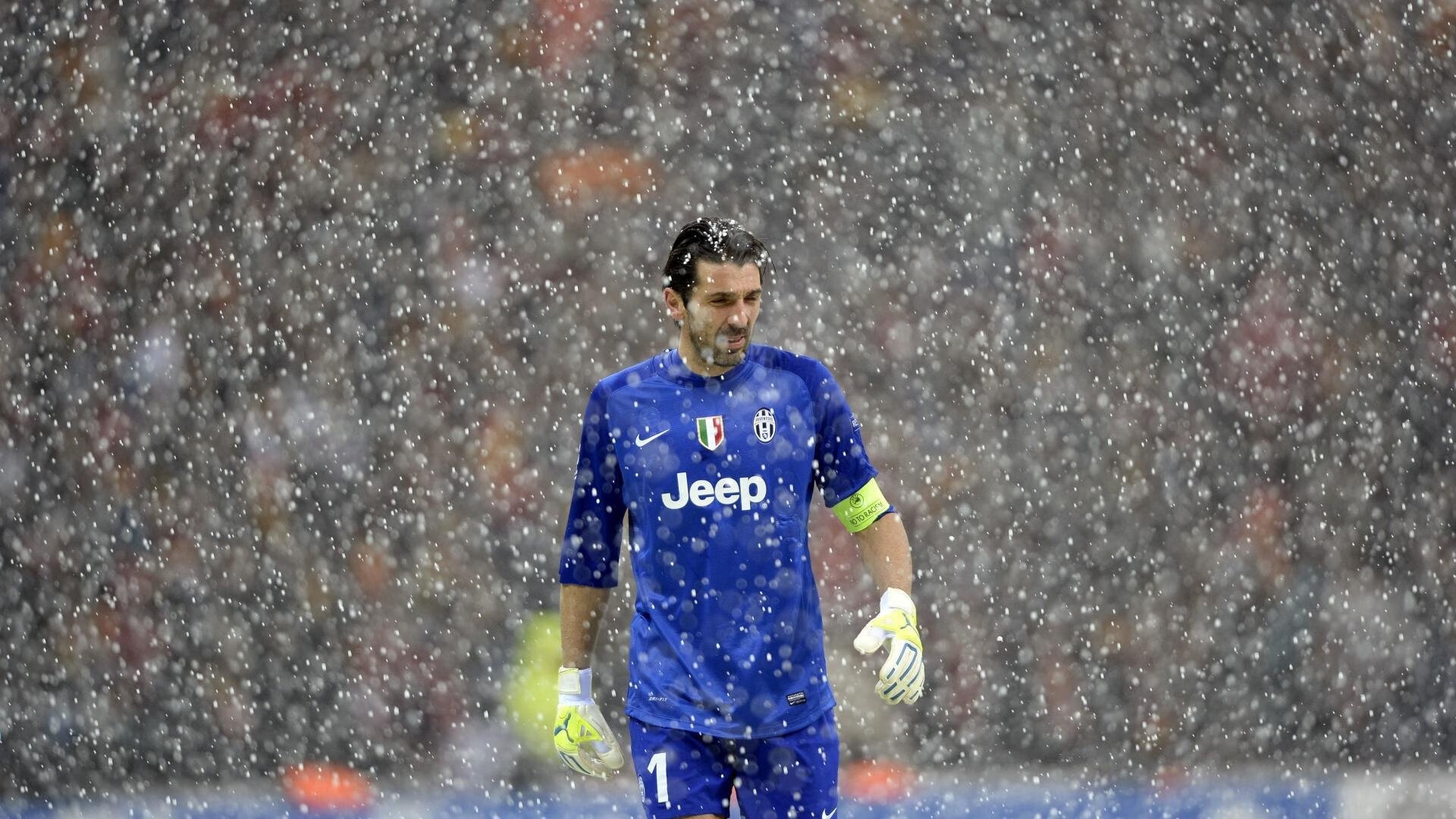 2017年西部赛季：库里在一场经典对决中投中10多记三分，创造了历史纪录